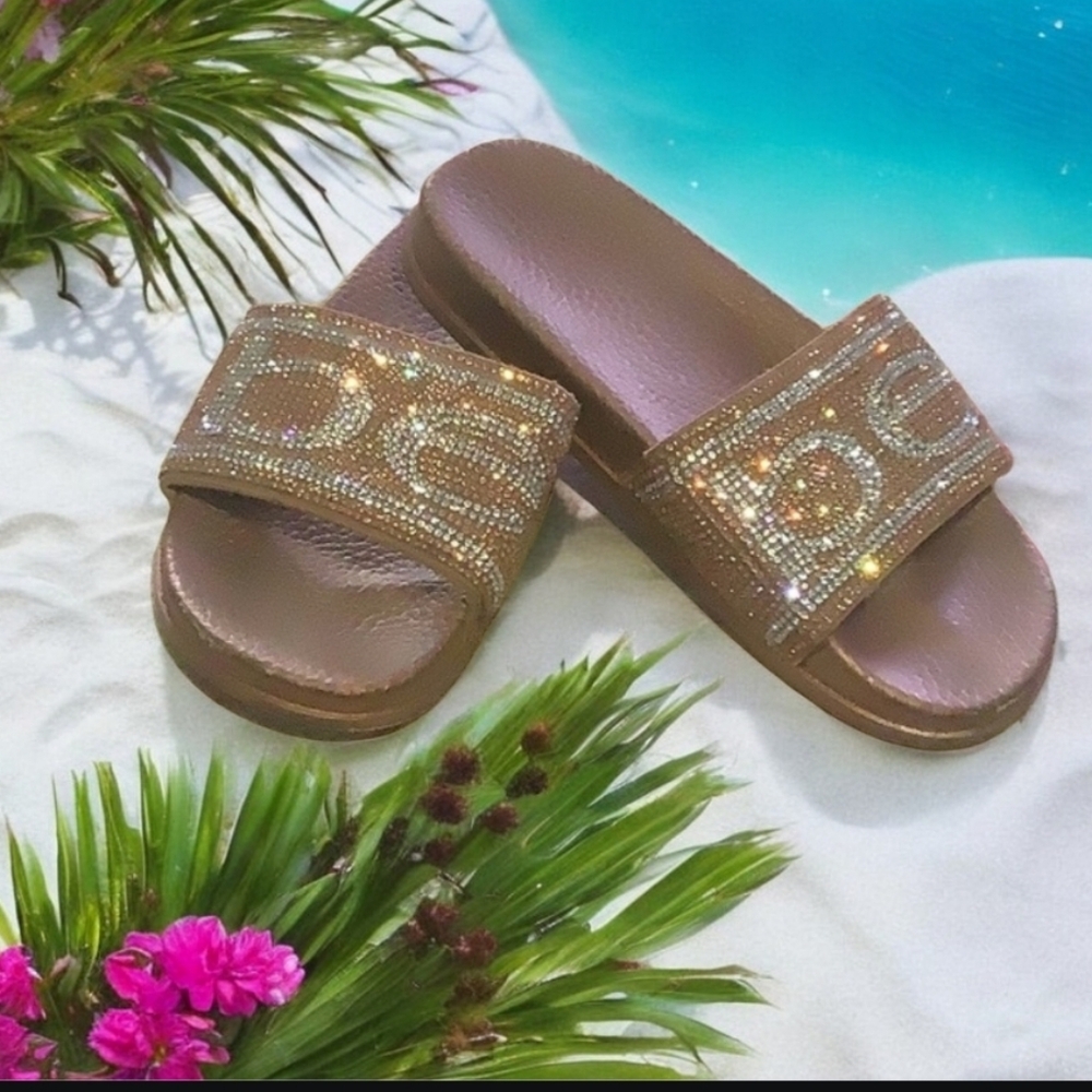 BE slip on sandal with bling over bronze in great shape size 13/1 girls